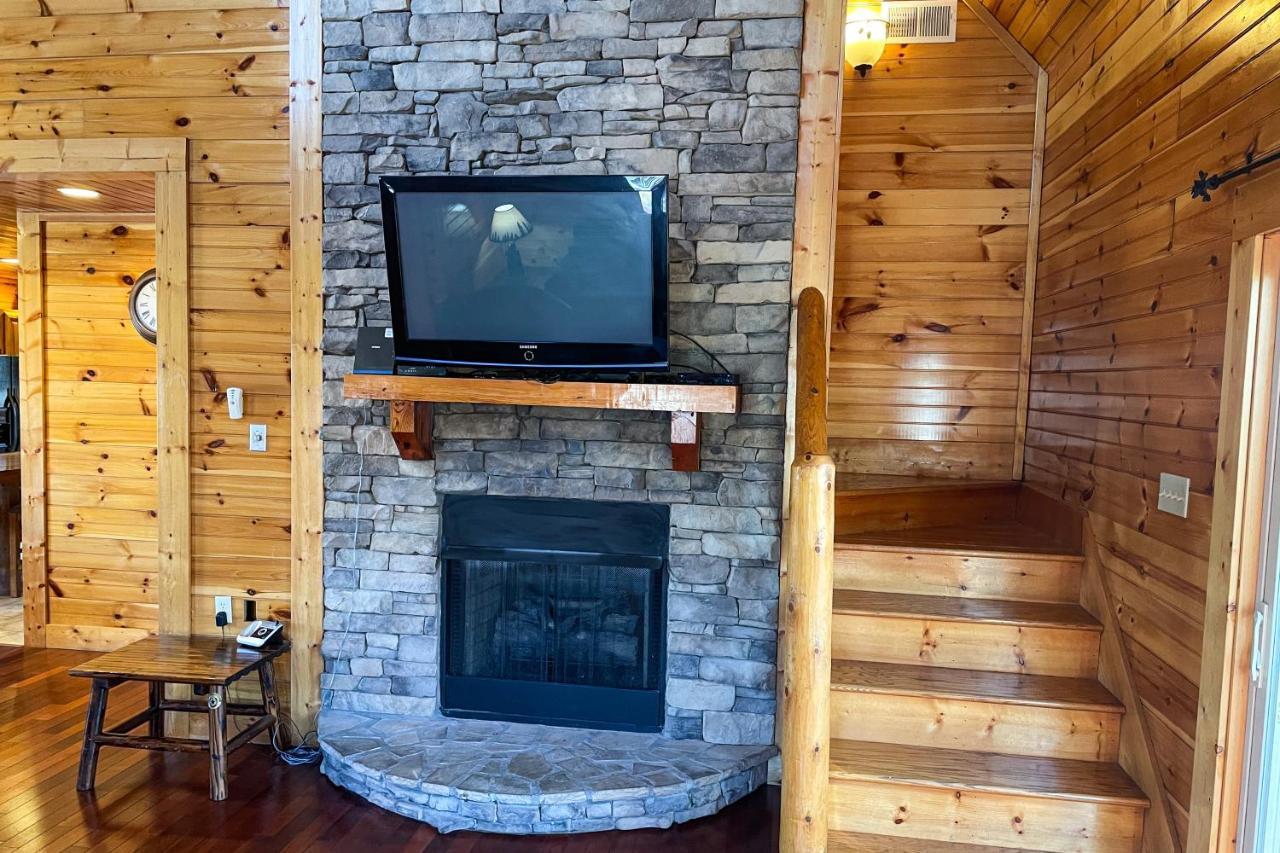 Black Bear Hideaway Cabin Ferienhaus